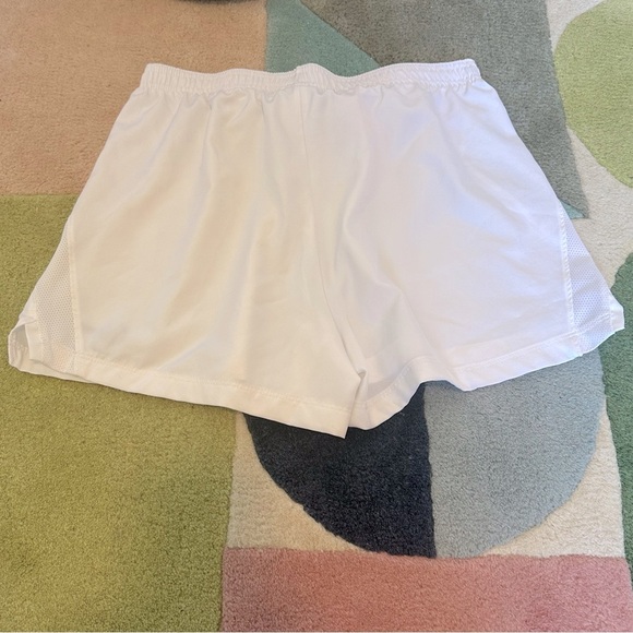 Nike Womens Athletic Shorts White EUC Size Small - Picture 5 of 7